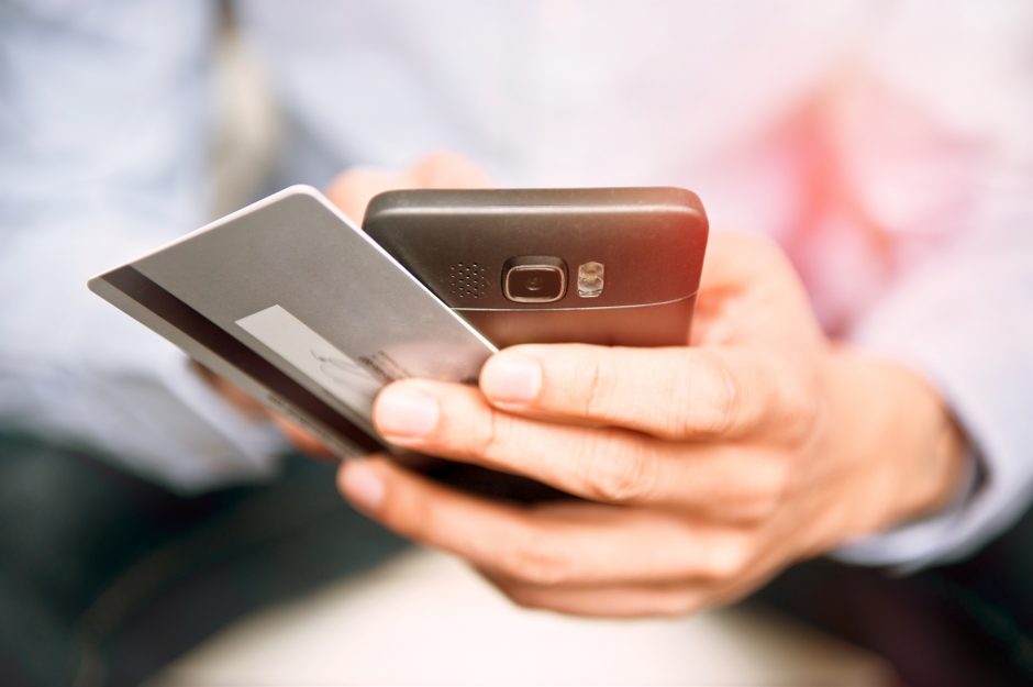 Mobiles Bezahlen: Jetzt wandert die VISA Card ins Smartphone.