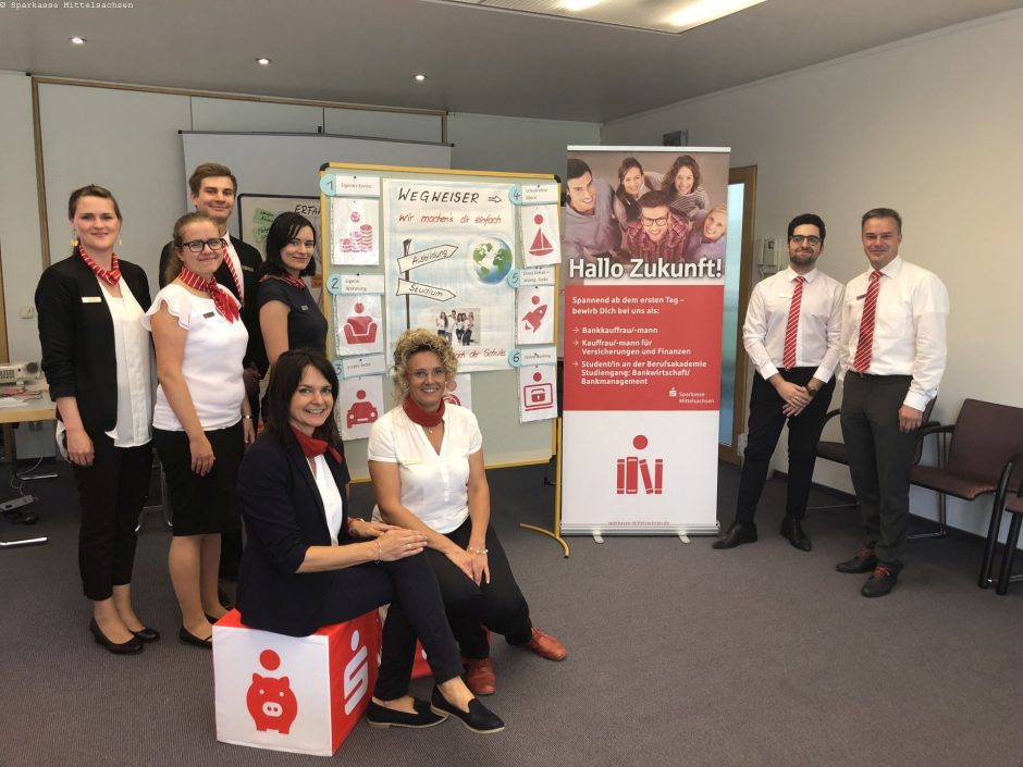Schüler erkunden die Sparkasse Flöha: Projekt „Wegweiser… das Leben nach der Schule“