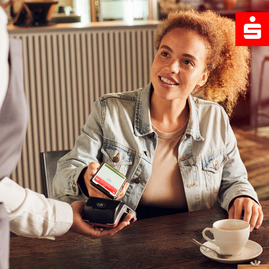 Kein Geldbeutel dabei? Einfach mobil bezahlen mit Apple Pay.