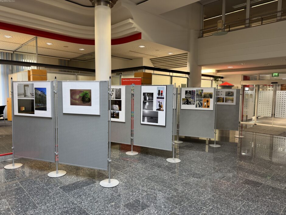 Ausstellung Licht und Schatten bis 26.11.2025 in der Filiale Freiberg.