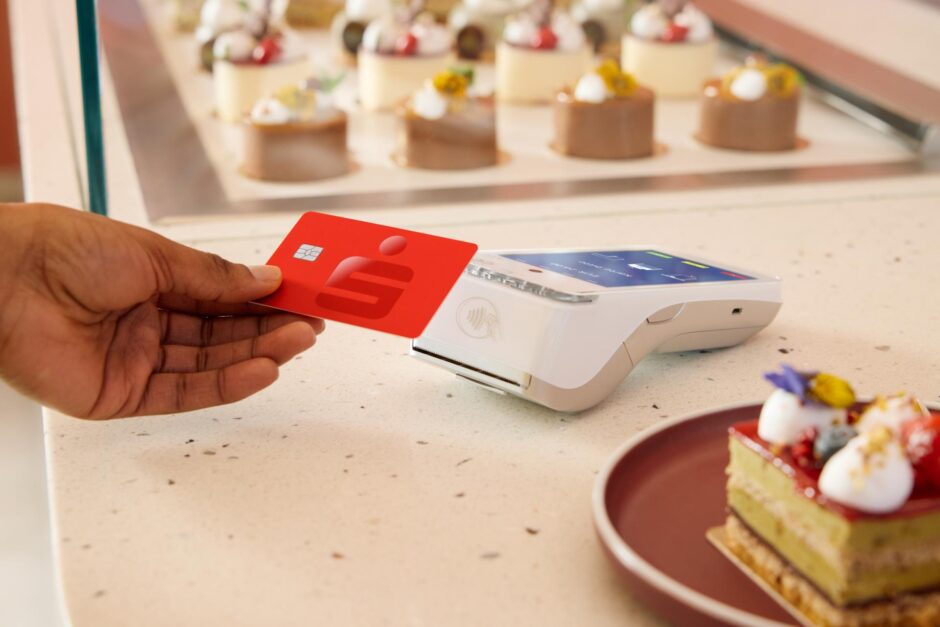 Modern, sicher und ein echter Hingucker – unsere neuen Sparkassen-Karten.
